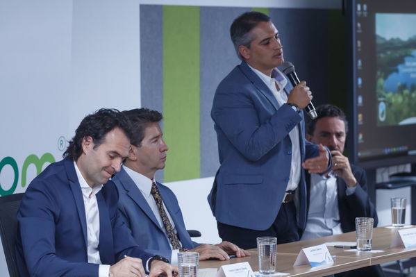 Rueda Prensa EP Rionegro
Rueda de Prensa EP Rionegro.
Fecha: Julio 10 de 2017
Para descargar esta fotografía en alta resolución, haga clic sobre la imagen hasta que la misma se despliegue en la pantalla completa; luego dé clic derecho y elija la opción "guardar imagen como". 
En caso de publicación por cualquier medio, solicitamos acompañarla del crédito: "Foto EPM"
Palabras clave: Rueda Prensa EP Rionegro