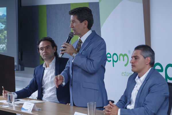 Rueda Prensa EP Rionegro
Rueda de Prensa EP Rionegro.
Fecha: Julio 10 de 2017
Para descargar esta fotografía en alta resolución, haga clic sobre la imagen hasta que la misma se despliegue en la pantalla completa; luego dé clic derecho y elija la opción "guardar imagen como". 
En caso de publicación por cualquier medio, solicitamos acompañarla del crédito: "Foto EPM"
Palabras clave: Rueda Prensa EP Rionegro