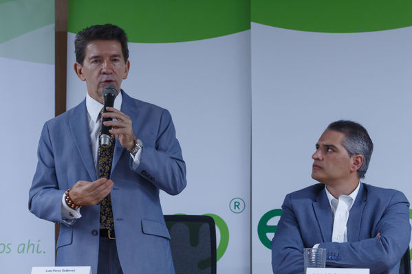 Rueda Prensa EP Rionegro
Rueda de Prensa EP Rionegro.
Fecha: Julio 10 de 2017
Para descargar esta fotografía en alta resolución, haga clic sobre la imagen hasta que la misma se despliegue en la pantalla completa; luego dé clic derecho y elija la opción "guardar imagen como". 
En caso de publicación por cualquier medio, solicitamos acompañarla del crédito: "Foto EPM"
Palabras clave: Rueda Prensa EP Rionegro