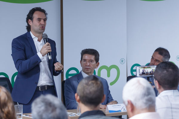 Rueda Prensa EP Rionegro
Rueda de Prensa EP Rionegro.
Fecha: Julio 10 de 2017
Para descargar esta fotografía en alta resolución, haga clic sobre la imagen hasta que la misma se despliegue en la pantalla completa; luego dé clic derecho y elija la opción "guardar imagen como". 
En caso de publicación por cualquier medio, solicitamos acompañarla del crédito: "Foto EPM"
Palabras clave: Rueda Prensa EP Rionegro