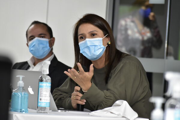 Almuerzo Reunión congresistas Antioqueños
Almuerzo con congresistas Antioqueños 
Fecha: 29 Julio 2021.
Para descargar esta fotografía en alta resolución, haga clic sobre la imagen hasta que la misma se despliegue en la pantalla completa; luego dé clic derecho y elija la opción "guardar imagen como". 
En caso de publicación por cualquier medio, solicitamos acompañarla del crédito: "Foto EPM"  
Palabras clave: Almuerzo Reunión congresistas Antioqueños