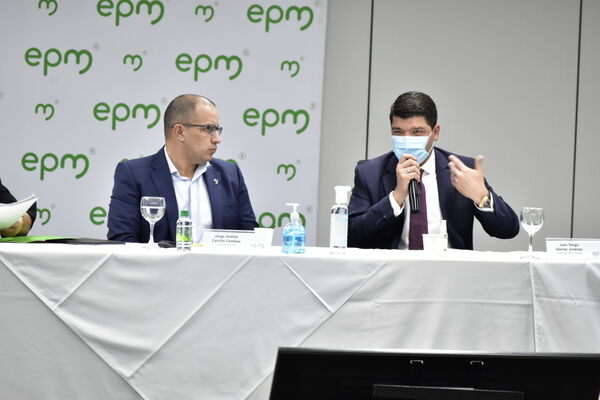 Almuerzo Reunión congresistas Antioqueños
Almuerzo con congresistas Antioqueños 
Fecha: 29 Julio 2021.
Para descargar esta fotografía en alta resolución, haga clic sobre la imagen hasta que la misma se despliegue en la pantalla completa; luego dé clic derecho y elija la opción "guardar imagen como". 
En caso de publicación por cualquier medio, solicitamos acompañarla del crédito: "Foto EPM"  
Palabras clave: Almuerzo Reunión congresistas Antioqueños