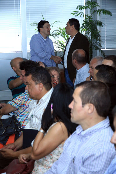 Ganadores del concurso Encendamos la alegría
Ganadores del concurso Encendamos la alegría
Fecha: Julio 18  de 2013.
Para descargar esta fotografía en alta resolución, haga clic sobre la imagen hasta que la misma se despliegue en la pantalla completa; luego dé clic derecho y elija la opción "guardar imagen como". 
En caso de publicación por cualquier medio, solicitamos acompañarla del crédito: "Cortesía EPM".
Palabras clave: Ganadores concurso Encendamos alegría