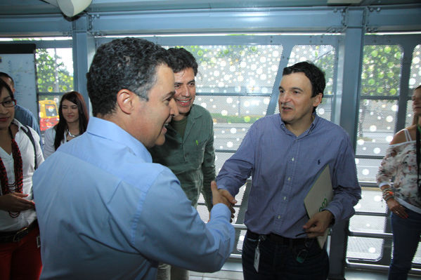 Apertura oficial de la estación de servicio U de M.
Apertura oficial de la estación de servicio U de M.
Fecha: Julio 18 de 2014
Para descargar esta fotografía en alta resolución, haga clic sobre la imagen hasta que la misma se despliegue en la pantalla completa; luego dé clic derecho y elija la opción "guardar imagen como". 
En caso de publicación por cualquier medio, solicitamos acompañarla del crédito: "Foto EPM"

Palabras clave: Apertura oficial estación servicio