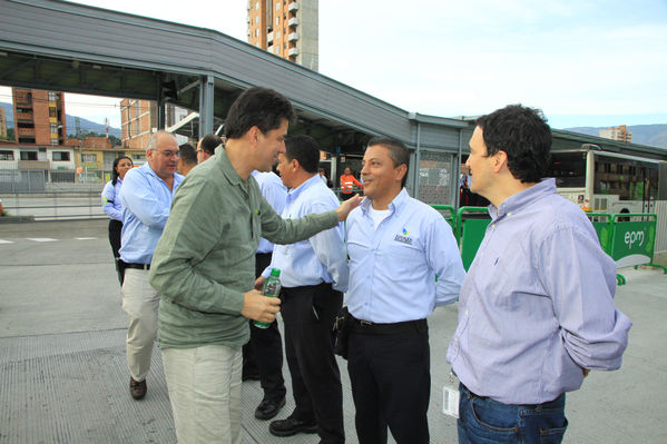 Apertura oficial de la estación de servicio U de M.
Apertura oficial de la estación de servicio U de M.
Fecha: Julio 18 de 2014
Para descargar esta fotografía en alta resolución, haga clic sobre la imagen hasta que la misma se despliegue en la pantalla completa; luego dé clic derecho y elija la opción "guardar imagen como". 
En caso de publicación por cualquier medio, solicitamos acompañarla del crédito: "Foto EPM"

Palabras clave: Apertura oficial estación servicio