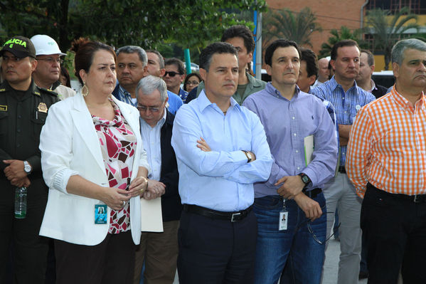 Apertura oficial de la estación de servicio U de M.
Apertura oficial de la estación de servicio U de M.
Fecha: Julio 18 de 2014
Para descargar esta fotografía en alta resolución, haga clic sobre la imagen hasta que la misma se despliegue en la pantalla completa; luego dé clic derecho y elija la opción "guardar imagen como". 
En caso de publicación por cualquier medio, solicitamos acompañarla del crédito: "Foto EPM"

Palabras clave: Apertura oficial estación servicio