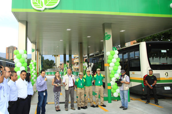 Apertura oficial de la estación de servicio U de M.
Apertura oficial de la estación de servicio U de M.
Fecha: Julio 18 de 2014
Para descargar esta fotografía en alta resolución, haga clic sobre la imagen hasta que la misma se despliegue en la pantalla completa; luego dé clic derecho y elija la opción "guardar imagen como". 
En caso de publicación por cualquier medio, solicitamos acompañarla del crédito: "Foto EPM"

Palabras clave: Apertura oficial estación servicio