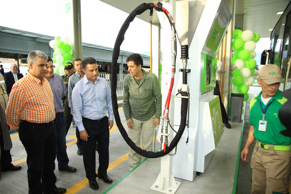 Apertura oficial de la estación de servicio U de M.
Apertura oficial de la estación de servicio U de M.
Fecha: Julio 18 de 2014
Para descargar esta fotografía en alta resolución, haga clic sobre la imagen hasta que la misma se despliegue en la pantalla completa; luego dé clic derecho y elija la opción "guardar imagen como". 
En caso de publicación por cualquier medio, solicitamos acompañarla del crédito: "Foto EPM"

Palabras clave: Apertura oficial estación servicio