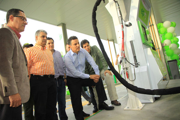 Apertura oficial de la estación de servicio U de M.
Apertura oficial de la estación de servicio U de M.
Fecha: Julio 18 de 2014
Para descargar esta fotografía en alta resolución, haga clic sobre la imagen hasta que la misma se despliegue en la pantalla completa; luego dé clic derecho y elija la opción "guardar imagen como". 
En caso de publicación por cualquier medio, solicitamos acompañarla del crédito: "Foto EPM"

Palabras clave: Apertura oficial estación servicio