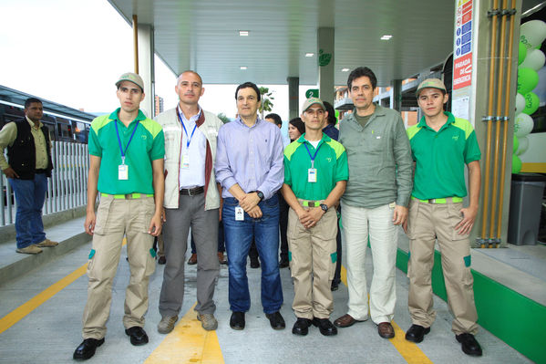 Apertura oficial de la estación de servicio U de M.
Apertura oficial de la estación de servicio U de M.
Fecha: Julio 18 de 2014
Para descargar esta fotografía en alta resolución, haga clic sobre la imagen hasta que la misma se despliegue en la pantalla completa; luego dé clic derecho y elija la opción "guardar imagen como". 
En caso de publicación por cualquier medio, solicitamos acompañarla del crédito: "Foto EPM"

Palabras clave: Apertura oficial estación servicio