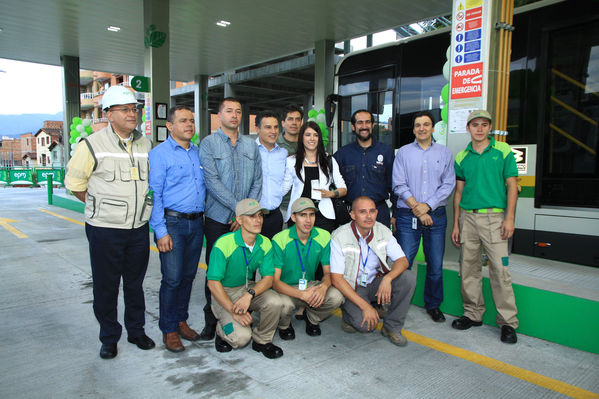 Apertura oficial de la estación de servicio U de M.
Apertura oficial de la estación de servicio U de M.
Fecha: Julio 18 de 2014
Para descargar esta fotografía en alta resolución, haga clic sobre la imagen hasta que la misma se despliegue en la pantalla completa; luego dé clic derecho y elija la opción "guardar imagen como". 
En caso de publicación por cualquier medio, solicitamos acompañarla del crédito: "Foto EPM"

Palabras clave: Apertura oficial estación servicio