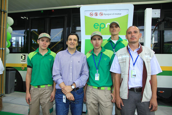 Apertura oficial de la estación de servicio U de M.
Apertura oficial de la estación de servicio U de M.
Fecha: Julio 18 de 2014
Para descargar esta fotografía en alta resolución, haga clic sobre la imagen hasta que la misma se despliegue en la pantalla completa; luego dé clic derecho y elija la opción "guardar imagen como". 
En caso de publicación por cualquier medio, solicitamos acompañarla del crédito: "Foto EPM"

Palabras clave: Apertura oficial estación servicio