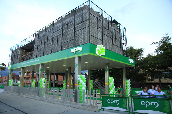 Apertura oficial de la estación de servicio U de M.
Apertura oficial de la estación de servicio U de M.
Fecha: Julio 18 de 2014
Para descargar esta fotografía en alta resolución, haga clic sobre la imagen hasta que la misma se despliegue en la pantalla completa; luego dé clic derecho y elija la opción "guardar imagen como". 
En caso de publicación por cualquier medio, solicitamos acompañarla del crédito: "Foto EPM"

Palabras clave: Apertura oficial estación servicio