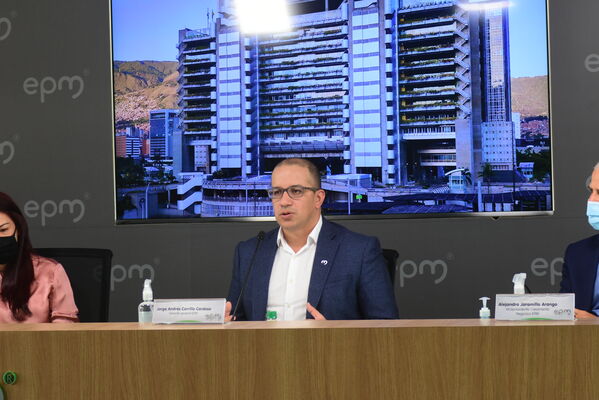 RUEDA DE PRENSA EPM
RUEDA DE PRENSA EPM
Fecha: 21 JULIO 2021
Para descargar esta fotografía en alta resolución, haga clic sobre la imagen hasta que la misma se despliegue en la pantalla completa; luego dé clic derecho y elija la opción "guardar imagen como". 
En caso de publicación por cualquier medio, solicitamos acompañarla del crédito: "Foto EPM"
Palabras clave: RUEDA DE PRENSA EPM