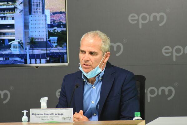 RUEDA DE PRENSA EPM
RUEDA DE PRENSA EPM
Fecha: 21 JULIO 2021
Para descargar esta fotografía en alta resolución, haga clic sobre la imagen hasta que la misma se despliegue en la pantalla completa; luego dé clic derecho y elija la opción "guardar imagen como". 
En caso de publicación por cualquier medio, solicitamos acompañarla del crédito: "Foto EPM"
Palabras clave: RUEDA DE PRENSA EPM