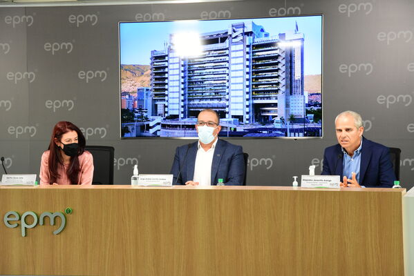 RUEDA DE PRENSA EPM
RUEDA DE PRENSA EPM
Fecha: 21 JULIO 2021
Para descargar esta fotografía en alta resolución, haga clic sobre la imagen hasta que la misma se despliegue en la pantalla completa; luego dé clic derecho y elija la opción "guardar imagen como". 
En caso de publicación por cualquier medio, solicitamos acompañarla del crédito: "Foto EPM"
Palabras clave: RUEDA DE PRENSA EPM