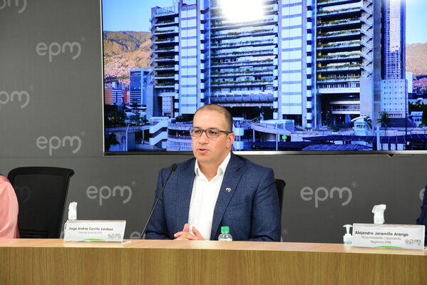 RUEDA DE PRENSA EPM
RUEDA DE PRENSA EPM
Fecha: 21 JULIO 2021
Para descargar esta fotografía en alta resolución, haga clic sobre la imagen hasta que la misma se despliegue en la pantalla completa; luego dé clic derecho y elija la opción "guardar imagen como". 
En caso de publicación por cualquier medio, solicitamos acompañarla del crédito: "Foto EPM"
Palabras clave: RUEDA DE PRENSA EPM