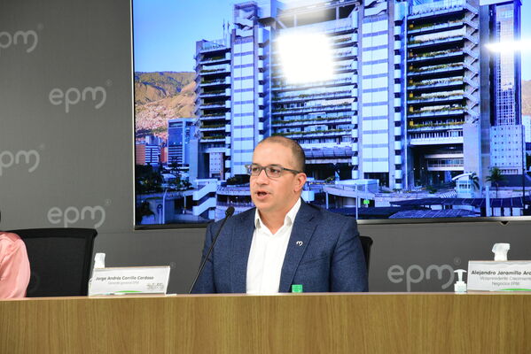 RUEDA DE PRENSA EPM
RUEDA DE PRENSA EPM
Fecha: 21 JULIO 2021
Para descargar esta fotografía en alta resolución, haga clic sobre la imagen hasta que la misma se despliegue en la pantalla completa; luego dé clic derecho y elija la opción "guardar imagen como". 
En caso de publicación por cualquier medio, solicitamos acompañarla del crédito: "Foto EPM"
Palabras clave: RUEDA DE PRENSA EPM