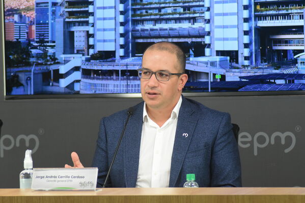 RUEDA DE PRENSA EPM
RUEDA DE PRENSA EPM
Fecha: 21 JULIO 2021
Para descargar esta fotografía en alta resolución, haga clic sobre la imagen hasta que la misma se despliegue en la pantalla completa; luego dé clic derecho y elija la opción "guardar imagen como". 
En caso de publicación por cualquier medio, solicitamos acompañarla del crédito: "Foto EPM"
Palabras clave: RUEDA DE PRENSA EPM