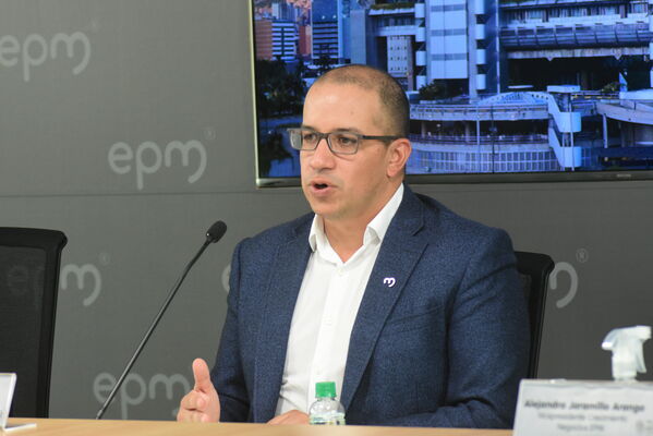 RUEDA DE PRENSA EPM
RUEDA DE PRENSA EPM
Fecha: 21 JULIO 2021
Para descargar esta fotografía en alta resolución, haga clic sobre la imagen hasta que la misma se despliegue en la pantalla completa; luego dé clic derecho y elija la opción "guardar imagen como". 
En caso de publicación por cualquier medio, solicitamos acompañarla del crédito: "Foto EPM"
Palabras clave: RUEDA DE PRENSA EPM