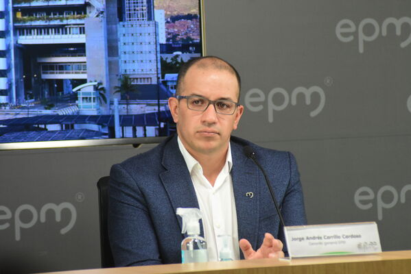 RUEDA DE PRENSA EPM
RUEDA DE PRENSA EPM
Fecha: 21 JULIO 2021
Para descargar esta fotografía en alta resolución, haga clic sobre la imagen hasta que la misma se despliegue en la pantalla completa; luego dé clic derecho y elija la opción "guardar imagen como". 
En caso de publicación por cualquier medio, solicitamos acompañarla del crédito: "Foto EPM"
Palabras clave: RUEDA DE PRENSA EPM