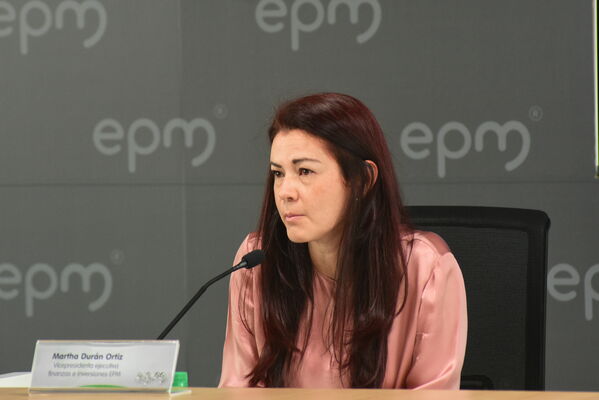 RUEDA DE PRENSA EPM
RUEDA DE PRENSA EPM
Fecha: 21 JULIO 2021
Para descargar esta fotografía en alta resolución, haga clic sobre la imagen hasta que la misma se despliegue en la pantalla completa; luego dé clic derecho y elija la opción "guardar imagen como". 
En caso de publicación por cualquier medio, solicitamos acompañarla del crédito: "Foto EPM"
Palabras clave: RUEDA DE PRENSA EPM