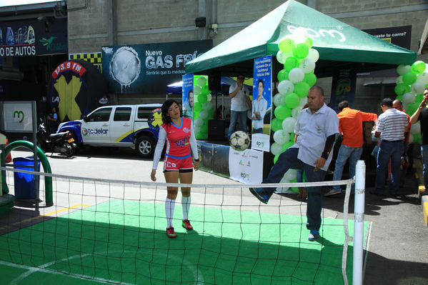 Premiación campaña del Gas
Premiación campaña del Gas
Fecha: Julio 25 de 2014. Lugar: Estación de servicio de GNV Exposiciones
Para descargar esta fotografía en alta resolución, haga clic sobre la imagen hasta que la misma se despliegue en la pantalla completa; luego dé clic derecho y elija la opción "guardar imagen como". 
En caso de publicación por cualquier medio, solicitamos acompañarla del crédito: "Foto EPM"
Palabras clave: Premiación campaña Gas
