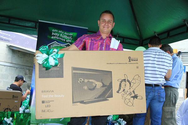 Premiación campaña del Gas
Premiación campaña del Gas
Fecha: Julio 25 de 2014. Lugar: Estación de servicio de GNV Exposiciones
Para descargar esta fotografía en alta resolución, haga clic sobre la imagen hasta que la misma se despliegue en la pantalla completa; luego dé clic derecho y elija la opción "guardar imagen como". 
En caso de publicación por cualquier medio, solicitamos acompañarla del crédito: "Foto EPM"
Palabras clave: Premiación campaña Gas