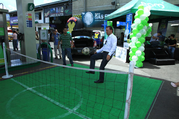 Premiación campaña del Gas
Premiación campaña del Gas
Fecha: Julio 25 de 2014. Lugar: Estación de servicio de GNV Exposiciones
Para descargar esta fotografía en alta resolución, haga clic sobre la imagen hasta que la misma se despliegue en la pantalla completa; luego dé clic derecho y elija la opción "guardar imagen como". 
En caso de publicación por cualquier medio, solicitamos acompañarla del crédito: "Foto EPM"
Palabras clave: Premiación campaña Gas