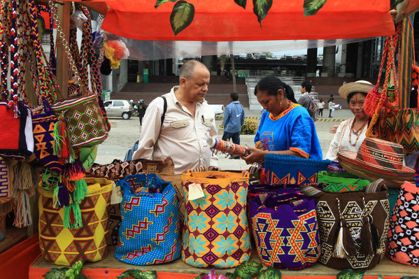 Feria Campesina “Frutos y expresiones de mi tierra”
Feria Campesina “Frutos y expresiones de mi tierra”
Fecha: Julio 5  de 2013. 
Para descargar esta fotografía en alta resolución, haga clic sobre la imagen hasta que la misma se despliegue en la pantalla completa; luego dé clic derecho y elija la opción "guardar imagen como". 
En caso de publicación por cualquier medio, solicitamos acompañarla del crédito: "Cortesía EPM".
Palabras clave: Feria Campesina Frutos expresiones tierra