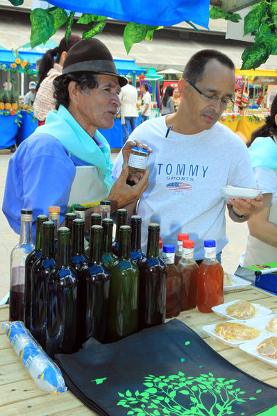 Feria Campesina “Frutos y expresiones de mi tierra”
Feria Campesina “Frutos y expresiones de mi tierra”
Fecha: Julio 5  de 2013. 
Para descargar esta fotografía en alta resolución, haga clic sobre la imagen hasta que la misma se despliegue en la pantalla completa; luego dé clic derecho y elija la opción "guardar imagen como". 
En caso de publicación por cualquier medio, solicitamos acompañarla del crédito: "Cortesía EPM".
Palabras clave: Feria Campesina Frutos expresiones tierra