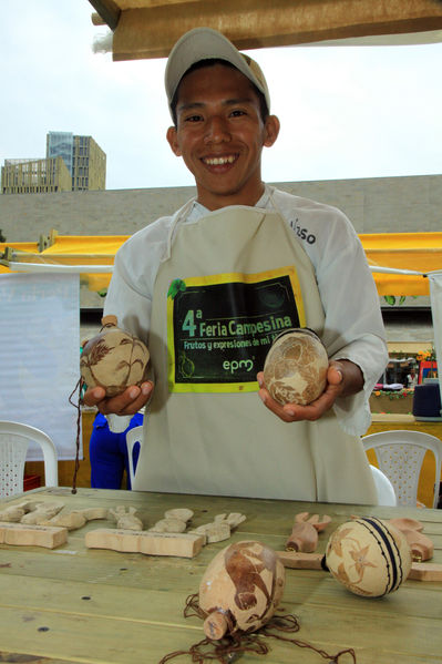 Feria Campesina “Frutos y expresiones de mi tierra”
Feria Campesina “Frutos y expresiones de mi tierra”
Fecha: Julio 5  de 2013. 
Para descargar esta fotografía en alta resolución, haga clic sobre la imagen hasta que la misma se despliegue en la pantalla completa; luego dé clic derecho y elija la opción "guardar imagen como". 
En caso de publicación por cualquier medio, solicitamos acompañarla del crédito: "Cortesía EPM".
Palabras clave: Feria Campesina Frutos expresiones tierra