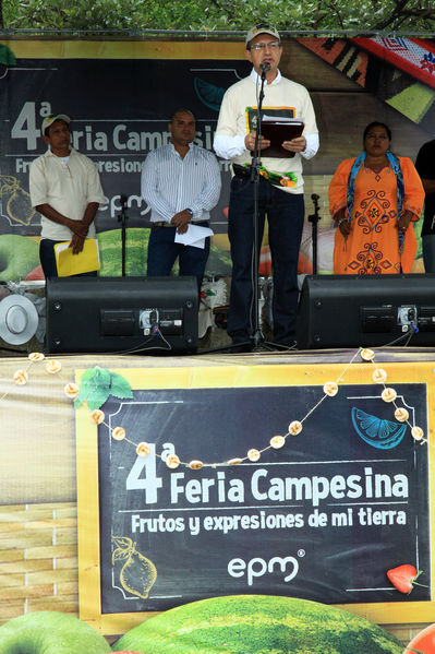 Feria Campesina “Frutos y expresiones de mi tierra”
Feria Campesina “Frutos y expresiones de mi tierra”
Fecha: Julio 5  de 2013. 
Para descargar esta fotografía en alta resolución, haga clic sobre la imagen hasta que la misma se despliegue en la pantalla completa; luego dé clic derecho y elija la opción "guardar imagen como". 
En caso de publicación por cualquier medio, solicitamos acompañarla del crédito: "Cortesía EPM".
Palabras clave: Feria Campesina Frutos expresiones tierra