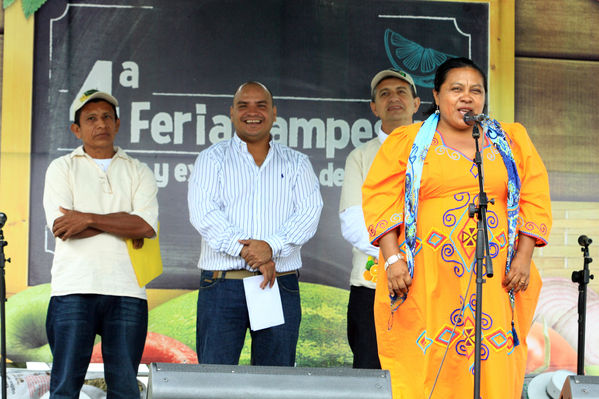 Feria Campesina “Frutos y expresiones de mi tierra”
Feria Campesina “Frutos y expresiones de mi tierra”
Fecha: Julio 5  de 2013. 
Para descargar esta fotografía en alta resolución, haga clic sobre la imagen hasta que la misma se despliegue en la pantalla completa; luego dé clic derecho y elija la opción "guardar imagen como". 
En caso de publicación por cualquier medio, solicitamos acompañarla del crédito: "Cortesía EPM".
Palabras clave: Feria Campesina Frutos expresiones tierra