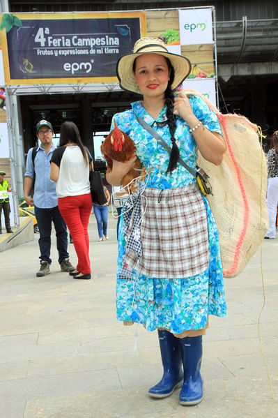 Feria Campesina “Frutos y expresiones de mi tierra”
Feria Campesina “Frutos y expresiones de mi tierra”
Fecha: Julio 5  de 2013. 
Para descargar esta fotografía en alta resolución, haga clic sobre la imagen hasta que la misma se despliegue en la pantalla completa; luego dé clic derecho y elija la opción "guardar imagen como". 
En caso de publicación por cualquier medio, solicitamos acompañarla del crédito: "Cortesía EPM".
Palabras clave: Feria Campesina Frutos expresiones tierra