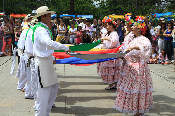 Feria Campesina “Frutos y expresiones de mi tierra”
Feria Campesina “Frutos y expresiones de mi tierra”
Fecha: Julio 5  de 2013. 
Para descargar esta fotografía en alta resolución, haga clic sobre la imagen hasta que la misma se despliegue en la pantalla completa; luego dé clic derecho y elija la opción "guardar imagen como". 
En caso de publicación por cualquier medio, solicitamos acompañarla del crédito: "Cortesía EPM".
Palabras clave: Feria Campesina Frutos expresiones tierra