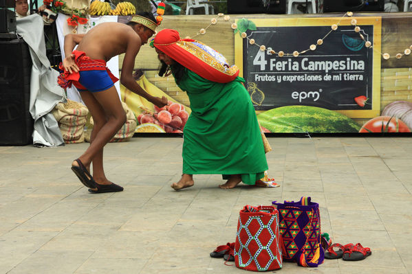 Feria Campesina “Frutos y expresiones de mi tierra”
Feria Campesina “Frutos y expresiones de mi tierra”
Fecha: Julio 5  de 2013. 
Para descargar esta fotografía en alta resolución, haga clic sobre la imagen hasta que la misma se despliegue en la pantalla completa; luego dé clic derecho y elija la opción "guardar imagen como". 
En caso de publicación por cualquier medio, solicitamos acompañarla del crédito: "Cortesía EPM".
Palabras clave: Feria Campesina Frutos expresiones tierra