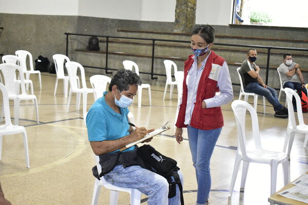 Vacunación personal Hidroituango sede Comfama Copacabana
Vacunación personal Hidroituango en sede Comfama Copacabana.
Fecha: Julio 6 2021
Para descargar esta fotografía en alta resolución, haga clic sobre la imagen hasta que la misma se despliegue en la pantalla completa; luego dé clic derecho y elija la opción "guardar imagen como". 
En caso de publicación por cualquier medio, solicitamos acompañarla del crédito: "Foto EPM"
Palabras clave: Vacunación personal Hidroituango sede Comfama Copacabana