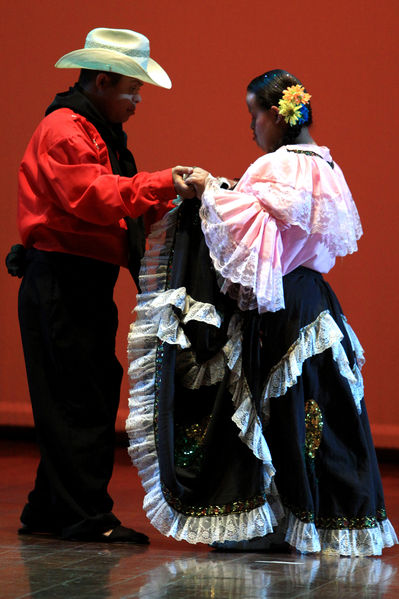  Festival Cultural Intercomunas EPM
 Festival Cultural Intercomunas EPM
Fecha: Julio 7  de 2013. Lugar: Teatro Pablo Tobón Uribe
Para descargar esta fotografía en alta resolución, haga clic sobre la imagen hasta que la misma se despliegue en la pantalla completa; luego dé clic derecho y elija la opción "guardar imagen como". 
En caso de publicación por cualquier medio, solicitamos acompañarla del crédito: "Cortesía EPM".
Palabras clave: Festival Cultural Intercomunas EPM premiación