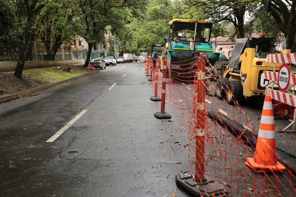 Avances pavimentos  Bello
Avances pavimentos  Bello
Fecha: 12 Junio 2020.
Para descargar esta fotografía en alta resolución, haga clic sobre la imagen hasta que la misma se despliegue en la pantalla completa; luego dé clic derecho y elija la opción "guardar imagen como".
En caso de publicación por cualquier medio, solicitamos acompañarla del crédito: "Foto EPM"

Palabras clave: Avances pavimentos  Bello