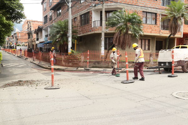 Avances pavimentos  Bello
Avances pavimentos  Bello
Fecha: 12 Junio 2020.
Para descargar esta fotografía en alta resolución, haga clic sobre la imagen hasta que la misma se despliegue en la pantalla completa; luego dé clic derecho y elija la opción "guardar imagen como".
En caso de publicación por cualquier medio, solicitamos acompañarla del crédito: "Foto EPM"

Palabras clave: Avances pavimentos  Bello