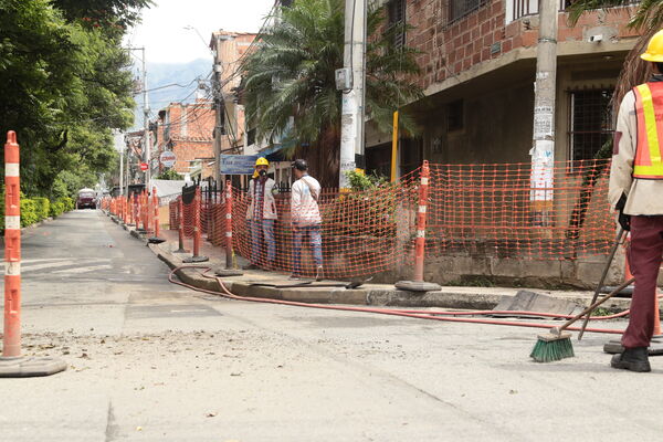 Avances pavimentos  Bello
Avances pavimentos  Bello
Fecha: 12 Junio 2020.
Para descargar esta fotografía en alta resolución, haga clic sobre la imagen hasta que la misma se despliegue en la pantalla completa; luego dé clic derecho y elija la opción "guardar imagen como".
En caso de publicación por cualquier medio, solicitamos acompañarla del crédito: "Foto EPM"

Palabras clave: Avances pavimentos  Bello