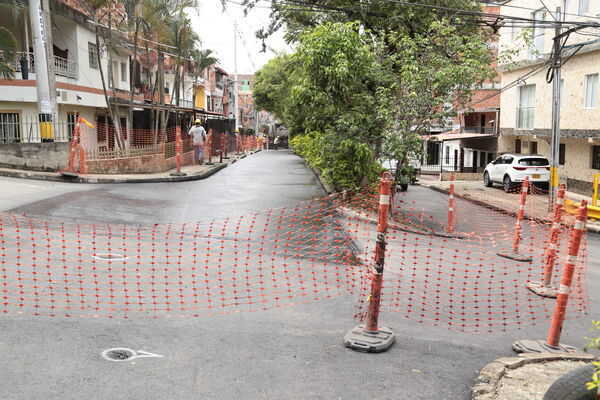 Avances pavimentos  Bello
Avances pavimentos  Bello
Fecha: 12 Junio 2020.
Para descargar esta fotografía en alta resolución, haga clic sobre la imagen hasta que la misma se despliegue en la pantalla completa; luego dé clic derecho y elija la opción "guardar imagen como".
En caso de publicación por cualquier medio, solicitamos acompañarla del crédito: "Foto EPM"

Palabras clave: Avances pavimentos  Bello