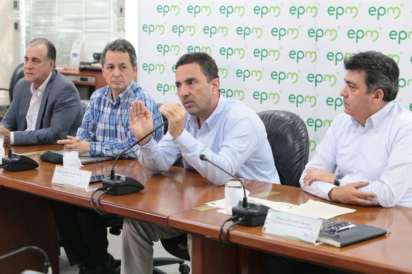 Rueda prensa evolución contingencia proyecto hidroeléctrico Ituango
Rueda de prensa evolución contingencia proyecto hidroeléctrico Ituango
Fecha: 20 Junio 2018.
Para descargar esta fotografía en alta resolución, haga clic sobre la imagen hasta que la misma se despliegue en la pantalla completa; luego dé clic derecho y elija la opción "guardar imagen como". 
En caso de publicación por cualquier medio, solicitamos acompañarla del crédito: "Foto EPM"
Palabras clave: Rueda prensa evolución contingencia proyecto hidroeléctrico Ituango