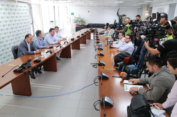 Rueda prensa evolución contingencia proyecto hidroeléctrico Ituango
Rueda de prensa evolución contingencia proyecto hidroeléctrico Ituango
Fecha: 20 Junio 2018.
Para descargar esta fotografía en alta resolución, haga clic sobre la imagen hasta que la misma se despliegue en la pantalla completa; luego dé clic derecho y elija la opción "guardar imagen como". 
En caso de publicación por cualquier medio, solicitamos acompañarla del crédito: "Foto EPM"
Palabras clave: Rueda prensa evolución contingencia proyecto hidroeléctrico Ituango