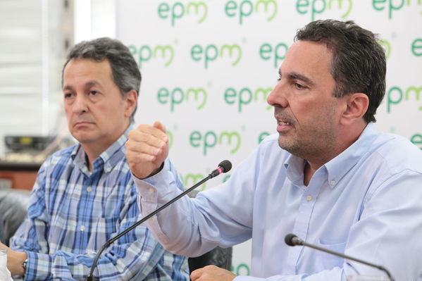 Rueda prensa evolución contingencia proyecto hidroeléctrico Ituango
Rueda de prensa evolución contingencia proyecto hidroeléctrico Ituango
Fecha: 20 Junio 2018.
Para descargar esta fotografía en alta resolución, haga clic sobre la imagen hasta que la misma se despliegue en la pantalla completa; luego dé clic derecho y elija la opción "guardar imagen como". 
En caso de publicación por cualquier medio, solicitamos acompañarla del crédito: "Foto EPM"
Palabras clave: Rueda prensa evolución contingencia proyecto hidroeléctrico Ituango