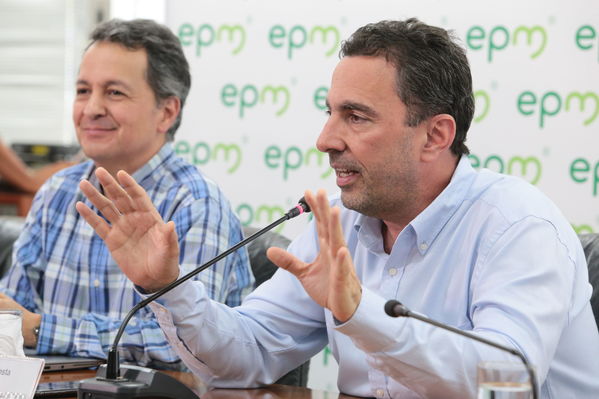 Rueda prensa evolución contingencia proyecto hidroeléctrico Ituango
Rueda de prensa evolución contingencia proyecto hidroeléctrico Ituango
Fecha: 20 Junio 2018.
Para descargar esta fotografía en alta resolución, haga clic sobre la imagen hasta que la misma se despliegue en la pantalla completa; luego dé clic derecho y elija la opción "guardar imagen como". 
En caso de publicación por cualquier medio, solicitamos acompañarla del crédito: "Foto EPM"
Palabras clave: Rueda prensa evolución contingencia proyecto hidroeléctrico Ituango