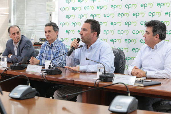 Rueda prensa evolución contingencia proyecto hidroeléctrico Ituango
Rueda de prensa evolución contingencia proyecto hidroeléctrico Ituango
Fecha: 20 Junio 2018.
Para descargar esta fotografía en alta resolución, haga clic sobre la imagen hasta que la misma se despliegue en la pantalla completa; luego dé clic derecho y elija la opción "guardar imagen como". 
En caso de publicación por cualquier medio, solicitamos acompañarla del crédito: "Foto EPM"
Palabras clave: Rueda prensa evolución contingencia proyecto hidroeléctrico Ituango