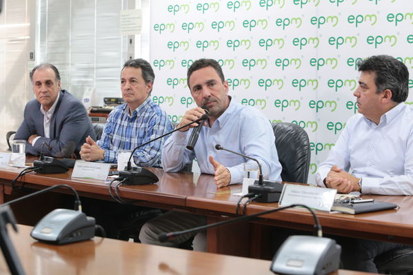 Rueda prensa evolución contingencia proyecto hidroeléctrico Ituango
Rueda de prensa evolución contingencia proyecto hidroeléctrico Ituango
Fecha: 20 Junio 2018.
Para descargar esta fotografía en alta resolución, haga clic sobre la imagen hasta que la misma se despliegue en la pantalla completa; luego dé clic derecho y elija la opción "guardar imagen como". 
En caso de publicación por cualquier medio, solicitamos acompañarla del crédito: "Foto EPM"
Palabras clave: Rueda prensa evolución contingencia proyecto hidroeléctrico Ituango