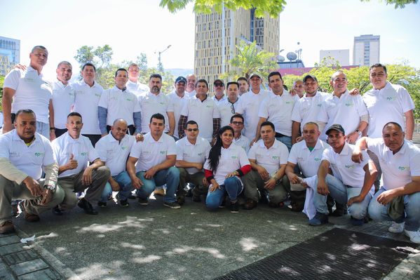 Homenaje a trabajadores de la Central Guatapé
Homenaje a trabajadores de la Central Guatapé
Fecha: Junio 27 de 2016
Para descargar esta fotografía en alta resolución, haga clic sobre la imagen hasta que la misma se despliegue en la pantalla completa; luego dé clic derecho y elija la opción "guardar imagen como". 
En caso de publicación por cualquier medio, solicitamos acompañarla del crédito: "Foto EPM"
Palabras clave: Homenaje trabajadores Central Guatapé